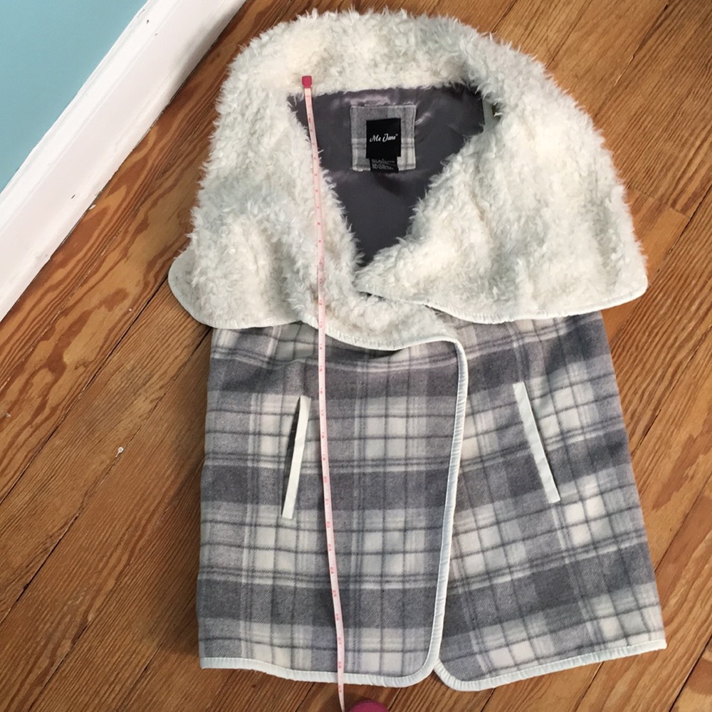 Super soft Grey and light cream white vest.